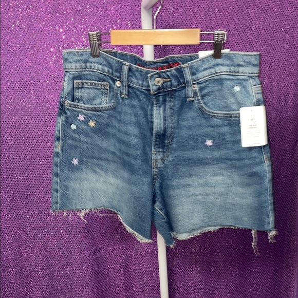 Lucky Brand Pants - 🆕💜Lucky Brand Blue Jean Shorts with Flower Accents